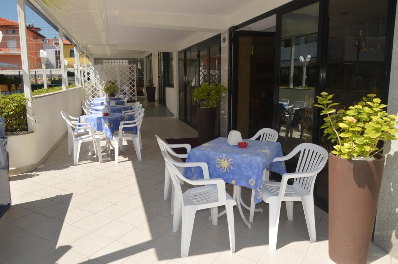 Hotel Karin Marebello Exterior foto