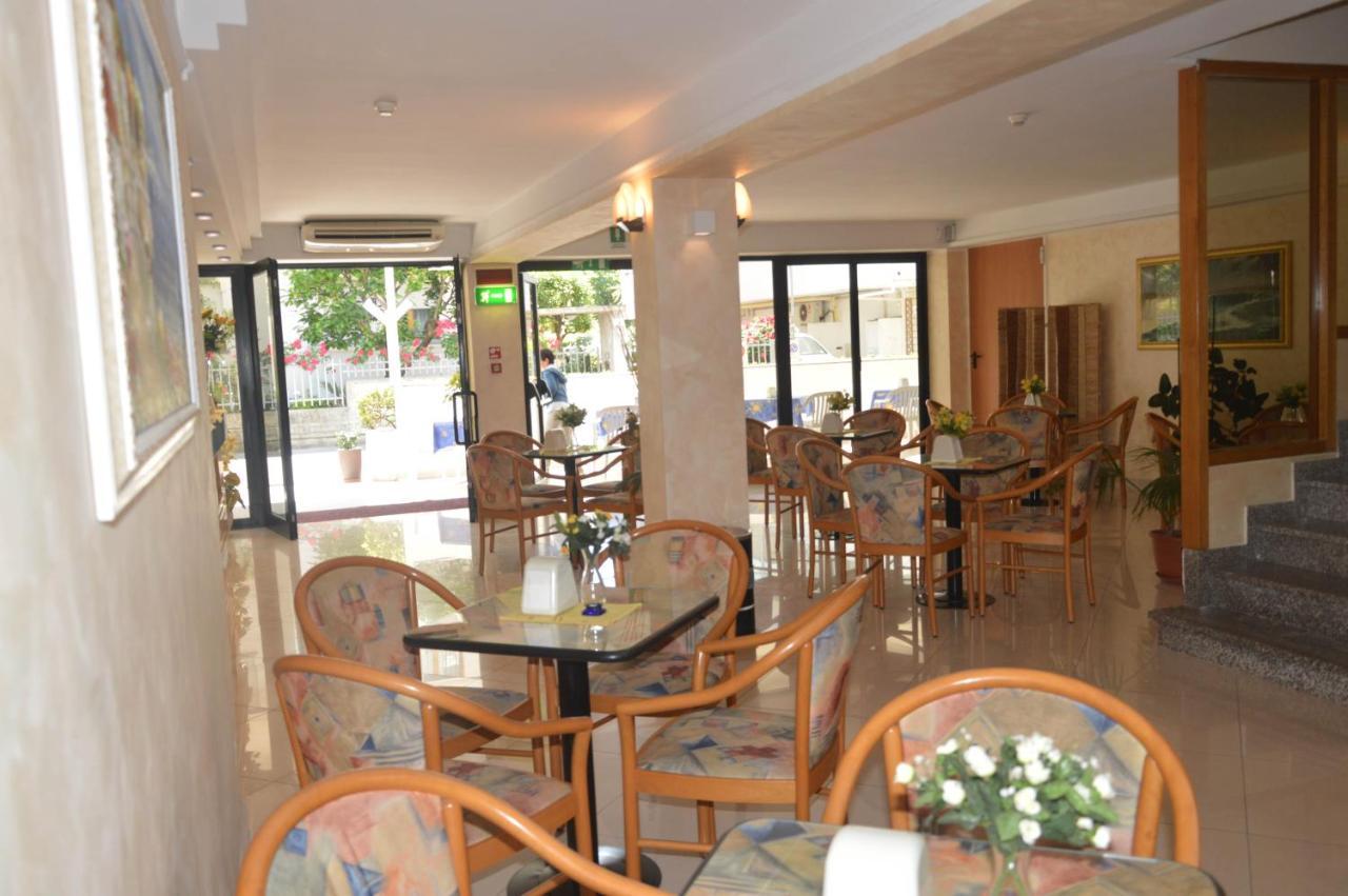 Hotel Karin Marebello Exterior foto